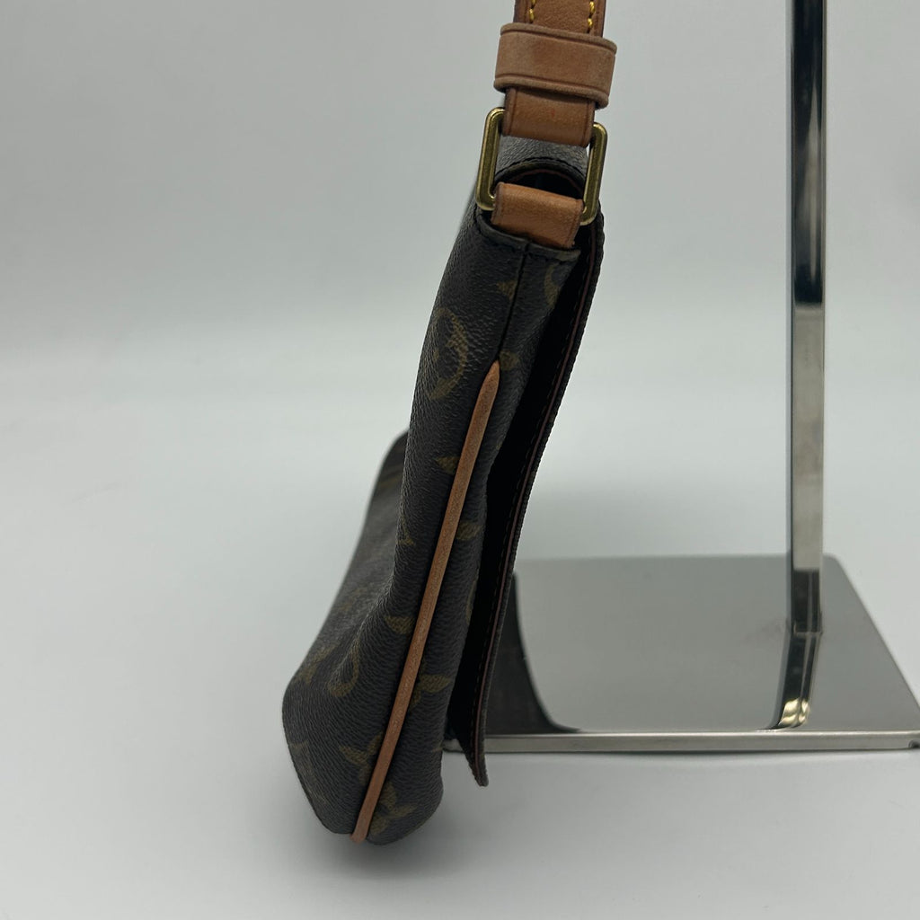 Louis Vuitton Musette Tango Short Shoulder — view 5