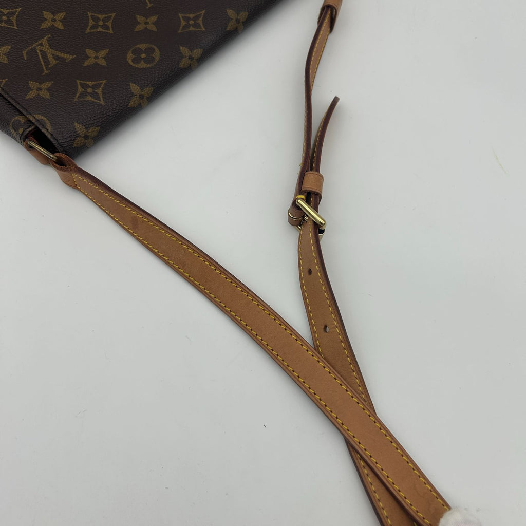 Louis Vuitton Musette Tango Short Shoulder — view 8