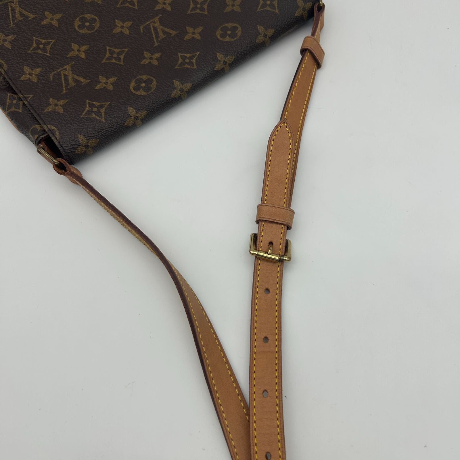 Louis Vuitton Musette Tango Short Shoulder — view 7