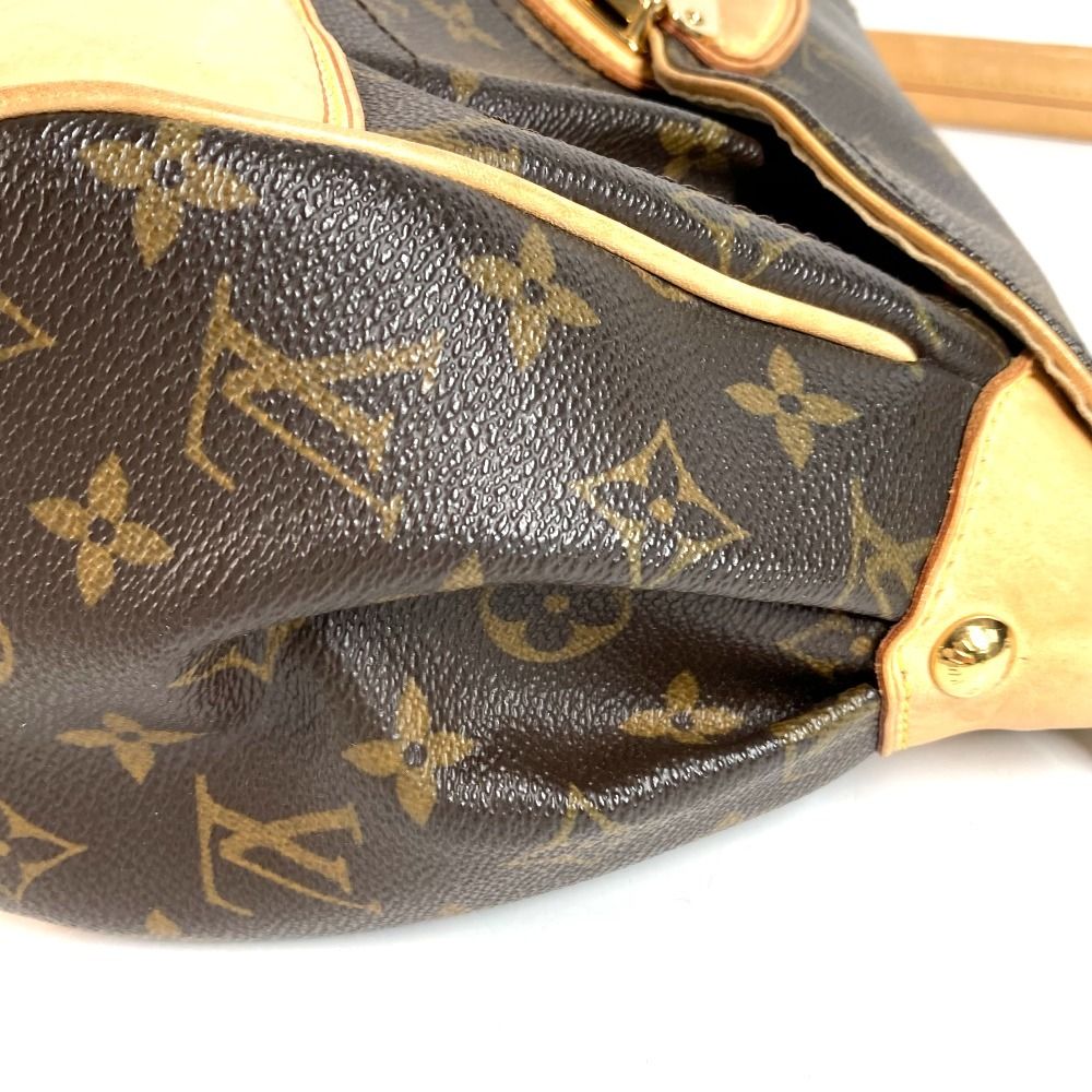 Louis Vuitton Handbag Vivari MM Monogram Canvas Brown — view 4