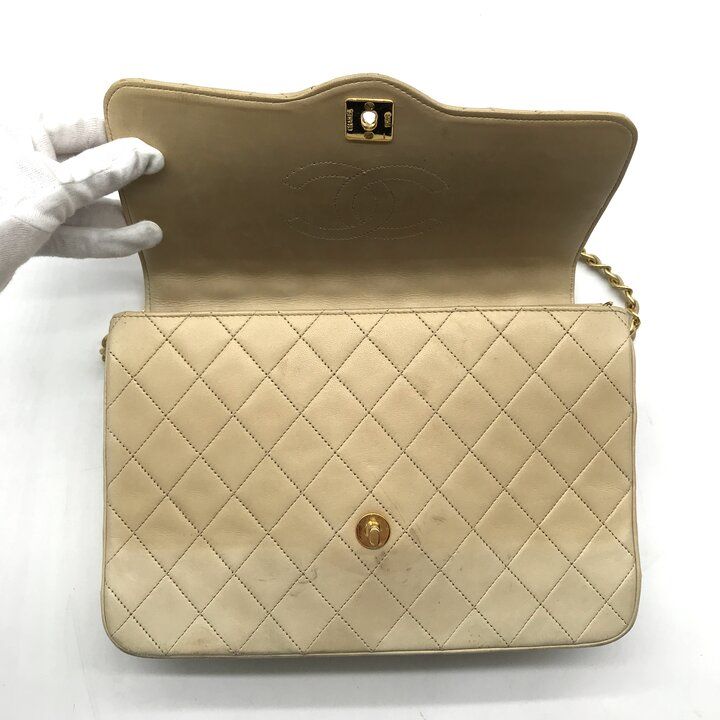Chanel CC Logo Quilted Lambskin Chain Shoulder Bag Beige Purse — view 7