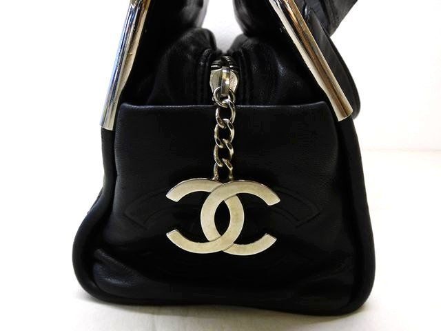 Chanel Handbag Black Silver Lambskin CC Logo — view 3