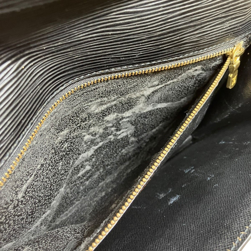 Louis Vuitton Pochette Series Dragonne Epi Handbag Leather — view 9