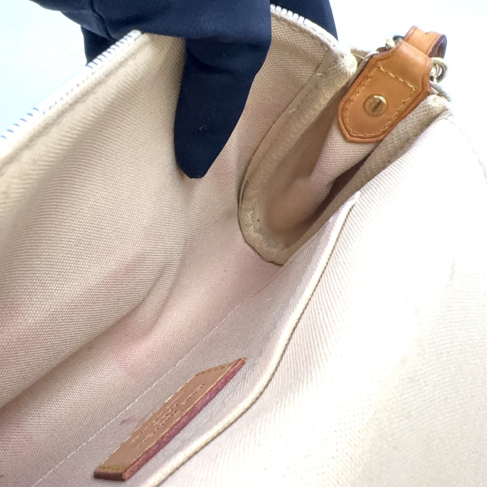 Louis Vuitton Favorite PM Damier Azur Shoulder Leather White — view 6