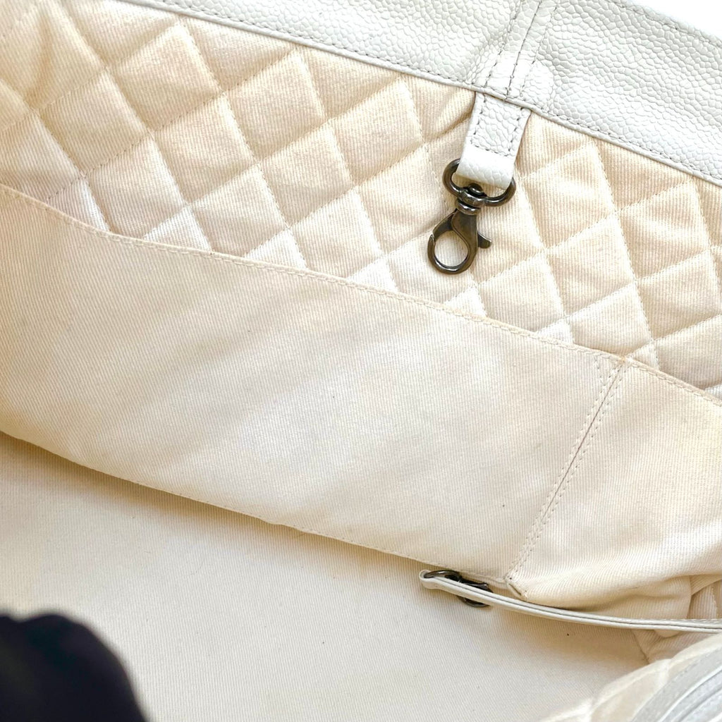 Chanel Limited CC Logo Caviar Leather Off White Chain Handbag Silver — view 8