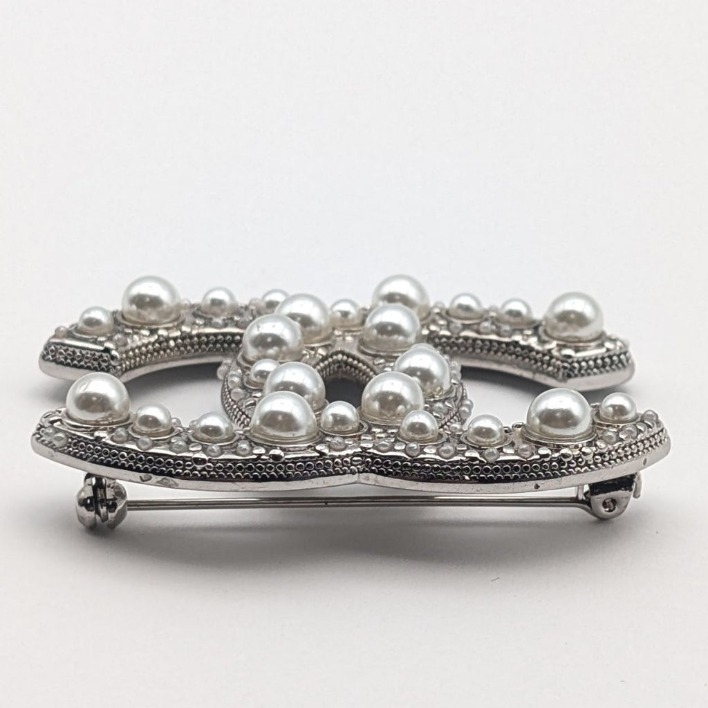 Chanel Brooch CC Logo Faux Pearl Silver Recent — view 2