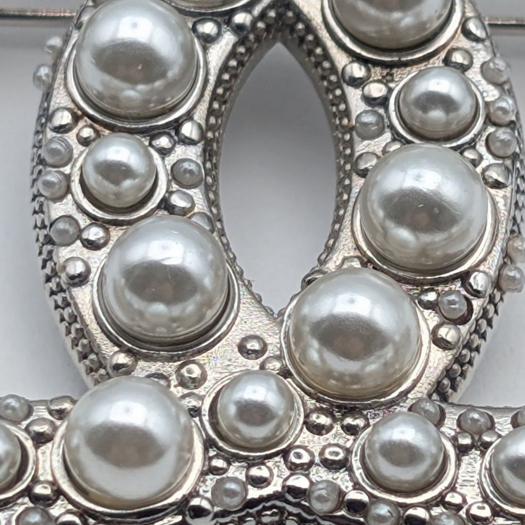 Chanel Brooch CC Logo Faux Pearl Silver Recent — view 3