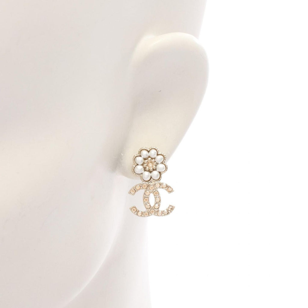 Chanel Earrings CC Logo Flower — view 4