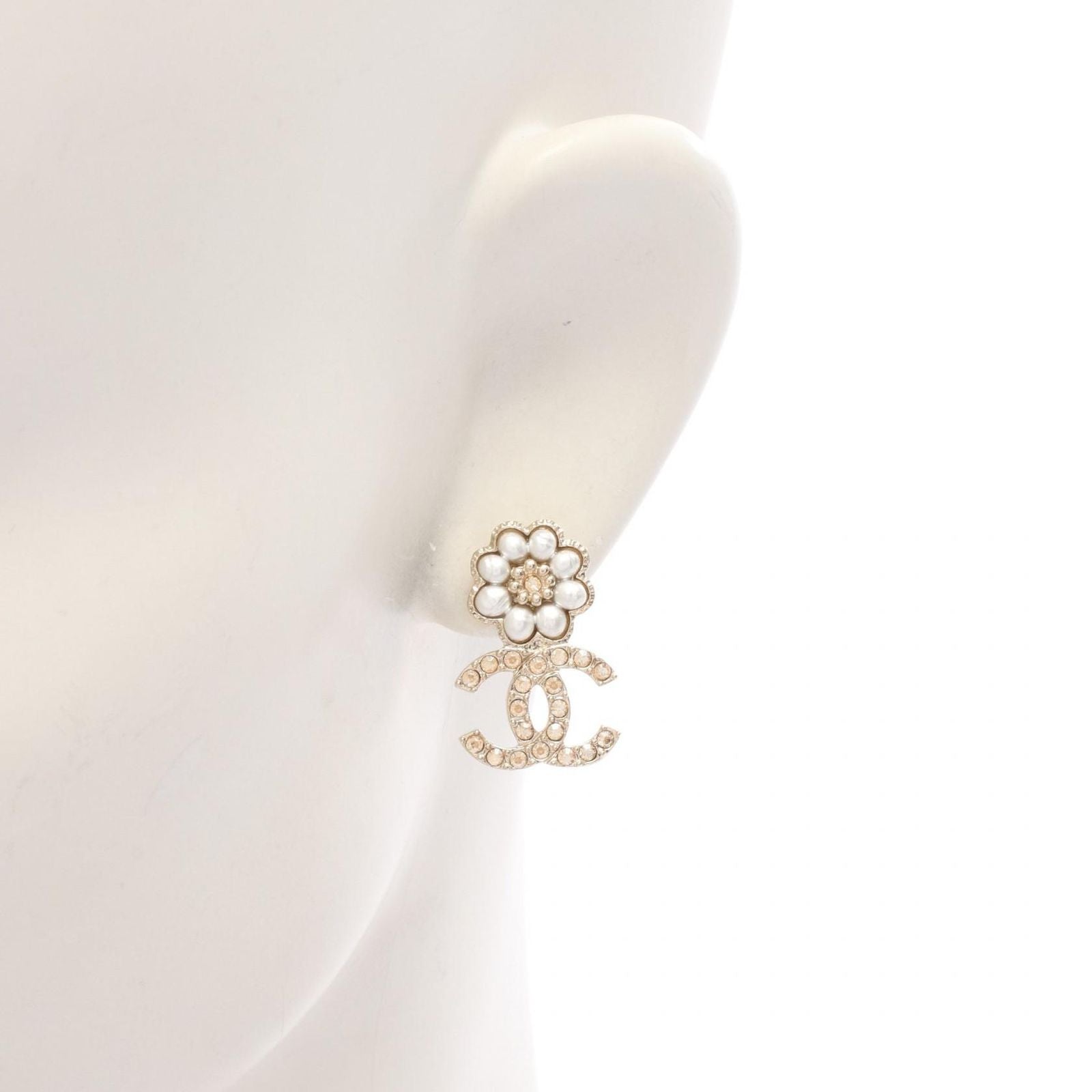 Chanel Earrings CC Logo Flower — view 4