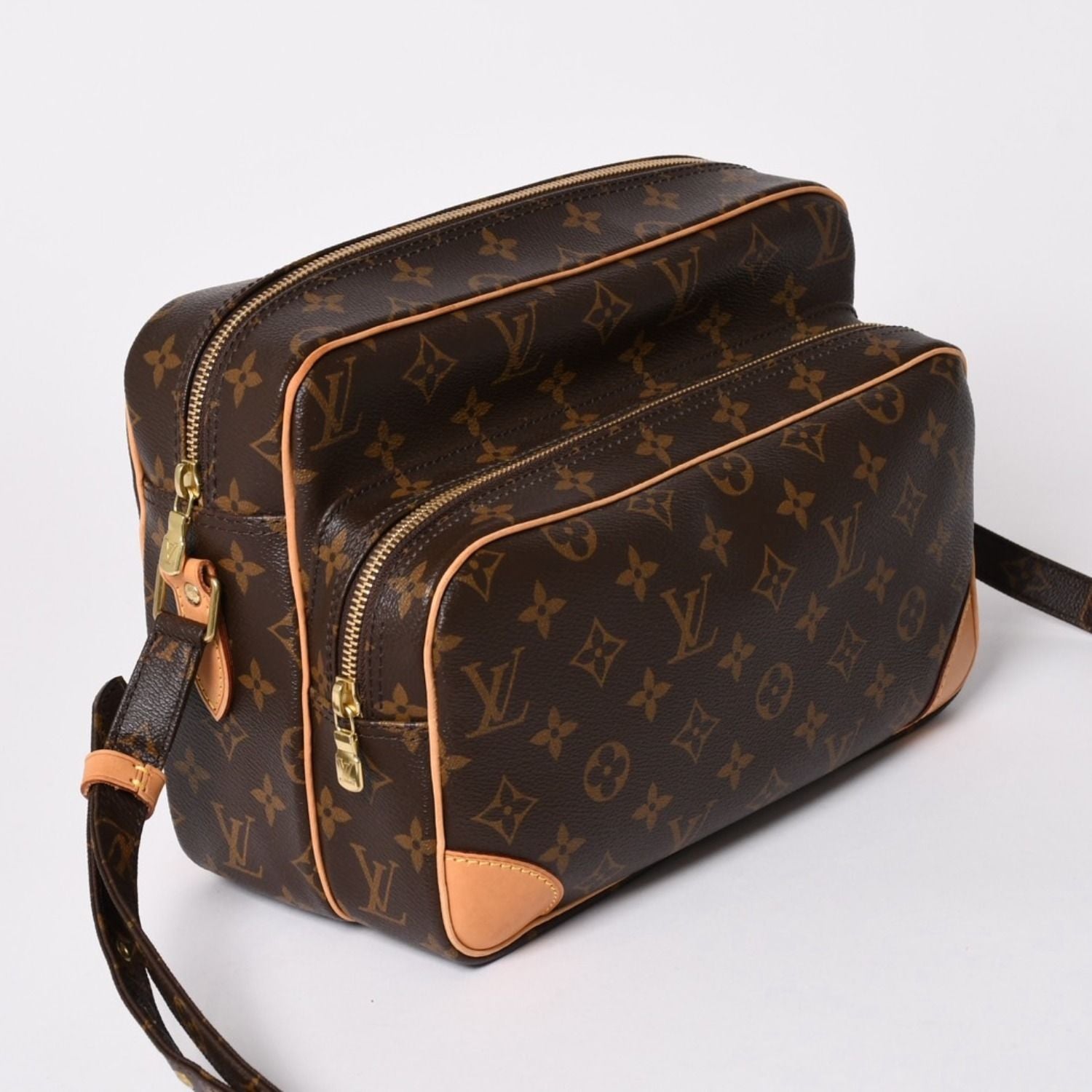 Louis Vuitton Nile Shoulder Bag Monogram Brown Leather Gold — view 3