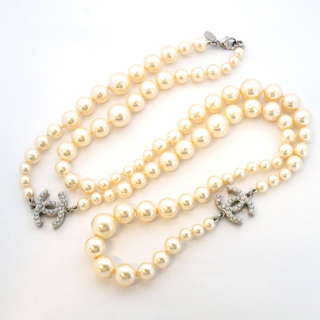 Chanel Necklace CC Logo Metal Faux Pearl Silver — view 3