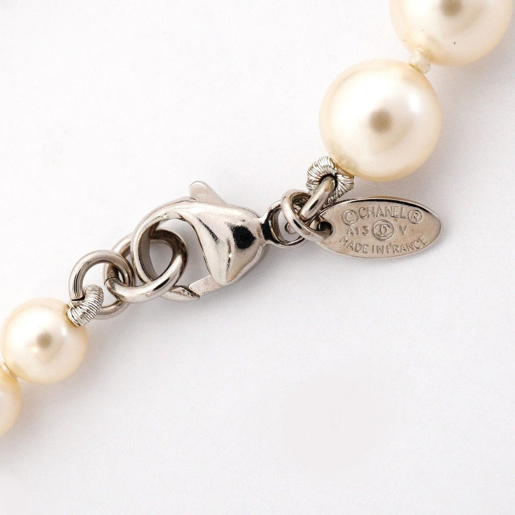 Chanel Necklace CC Logo Metal Faux Pearl Silver — view 4