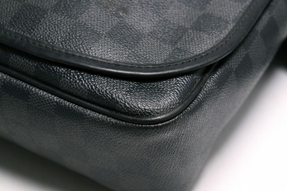 Louis Vuitton Damier Graphite Daniel MM Leather Shoulder — view 4