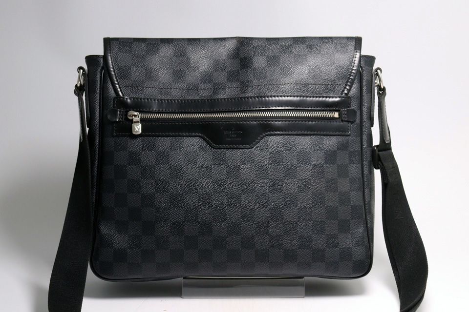 Louis Vuitton Damier Graphite Daniel MM Leather Shoulder — view 2