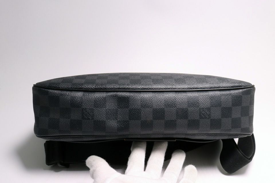 Louis Vuitton Damier Graphite Daniel MM Leather Shoulder — view 3