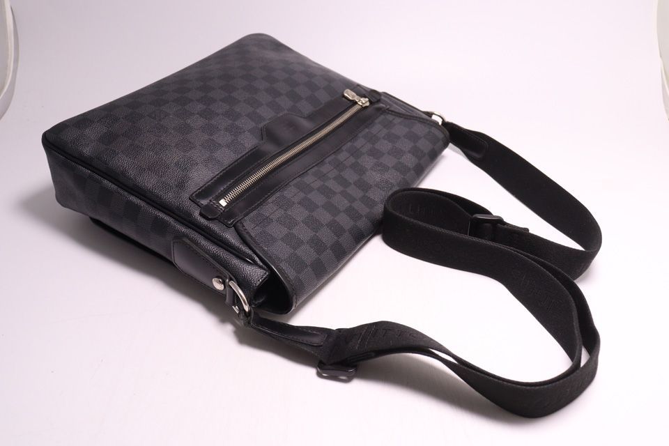 Louis Vuitton Damier Graphite Daniel MM Leather Shoulder — view 6