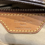 Louis Vuitton MM Monogram Shoulder Bag Canvas — view 4
