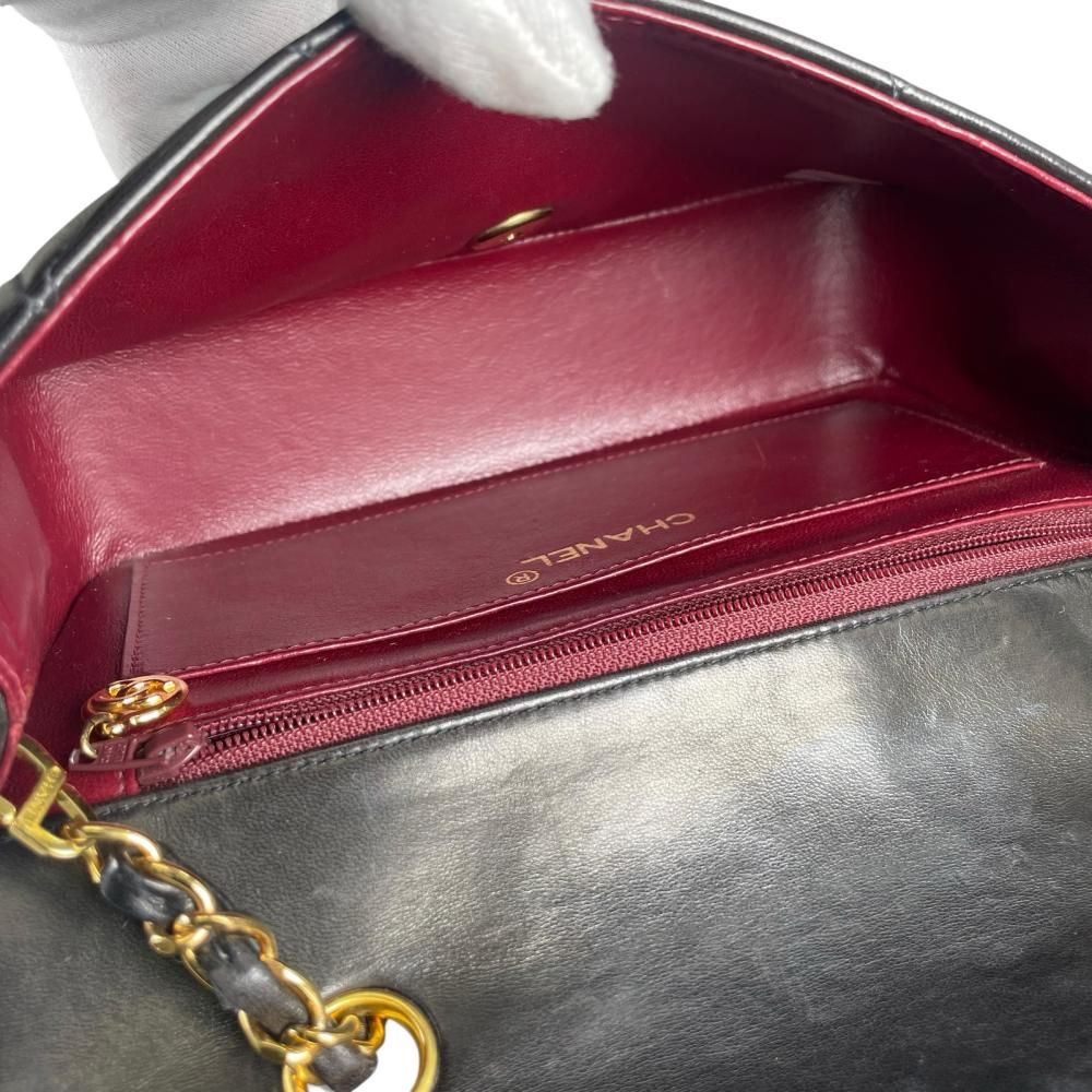 Chanel Shoulder Bag Diana 22 Chain Crossbody CC Logo Lambskin Black Gold — view 5