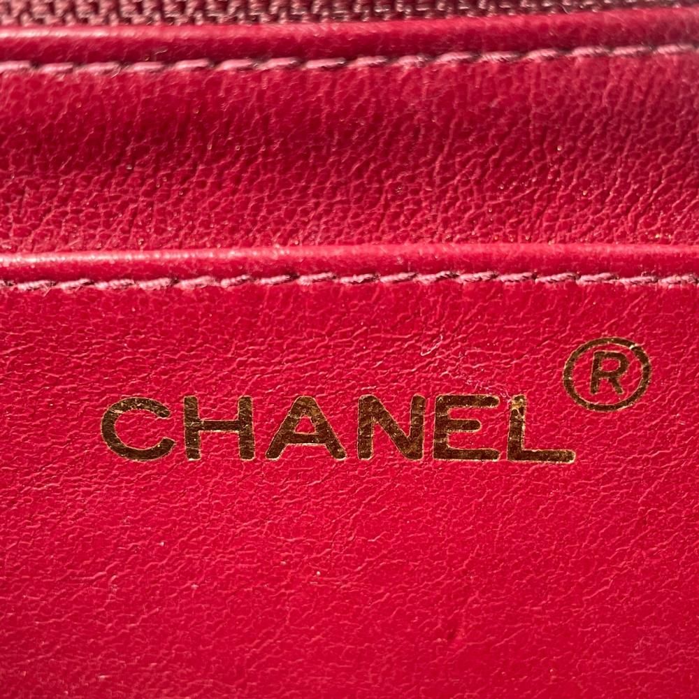 Chanel Shoulder Bag Diana 22 Chain Crossbody CC Logo Lambskin Black Gold — view 4