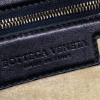 Bottega Veneta Shoulder Bag Intrecciato Black Leather — view 8
