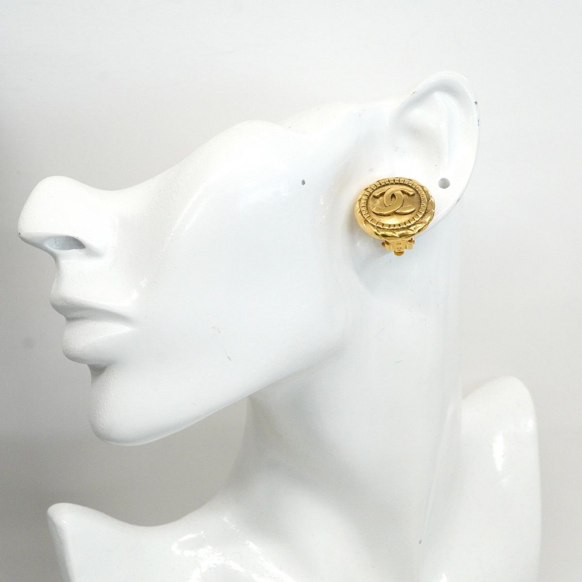 Chanel Earrings Vintage CC Logo Round — view 6