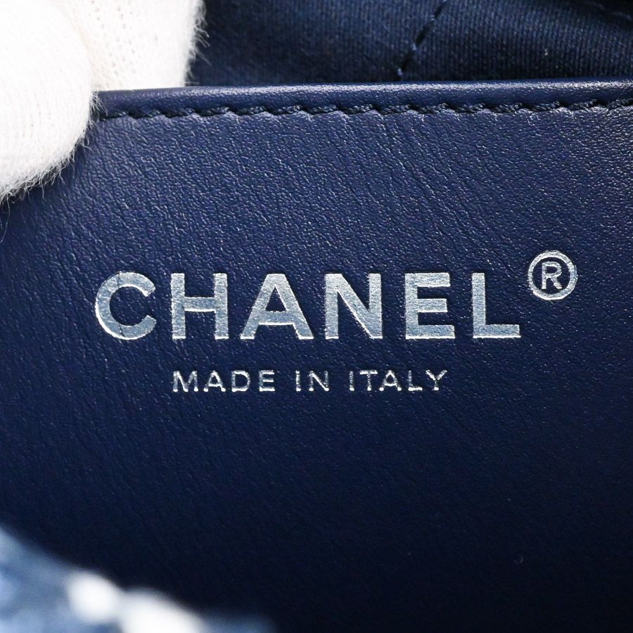 Chanel Handbag 22 Mini — view 6