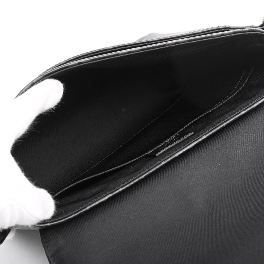 Louis Vuitton Shoulder Bag District — view 4