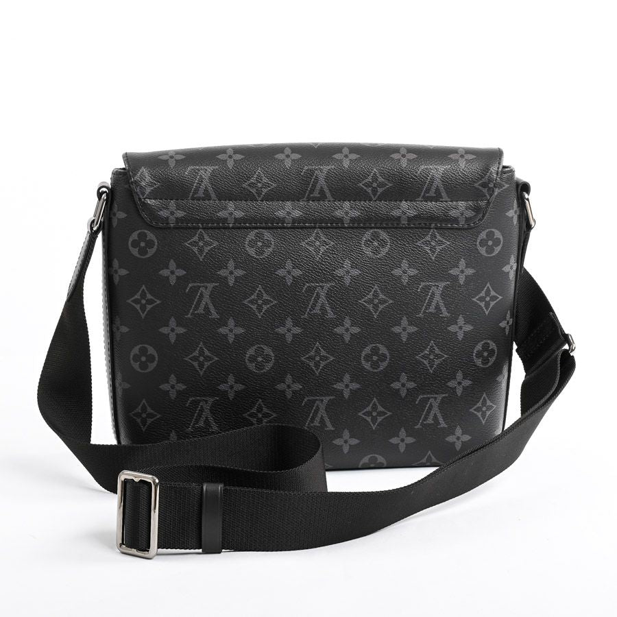 Louis Vuitton Shoulder Bag District — view 3