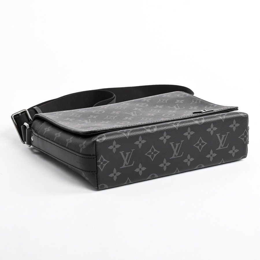 Louis Vuitton Shoulder Bag District — view 5