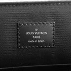 Louis Vuitton Shoulder Bag District — view 6