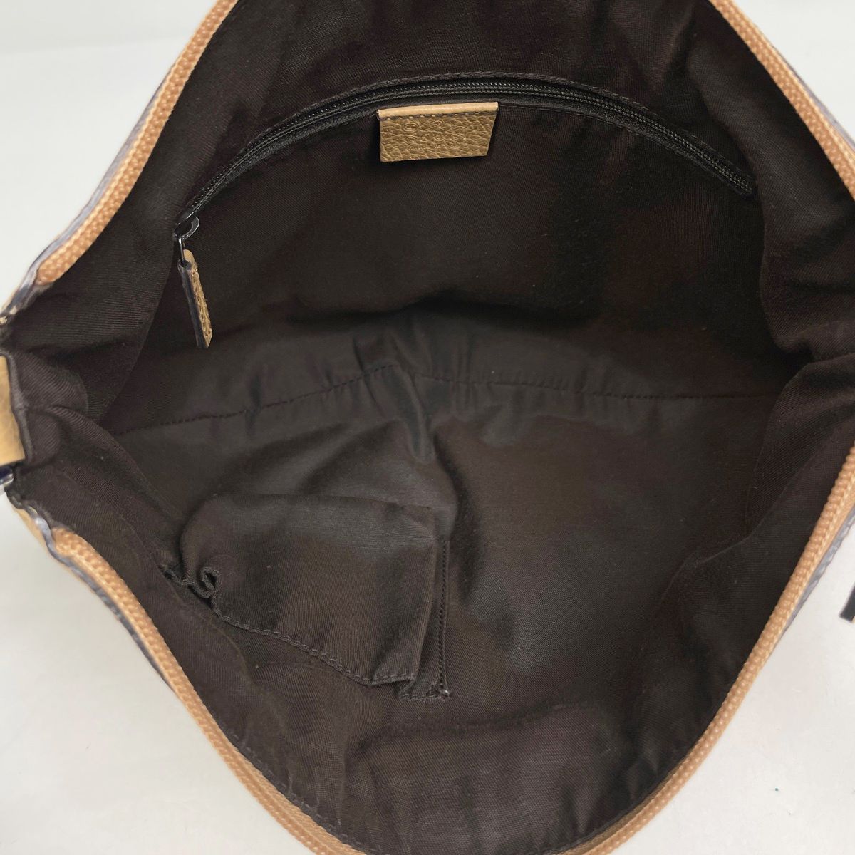 Gucci GG Pattern Shoulder Bag Abbey Leather Beige — view 8