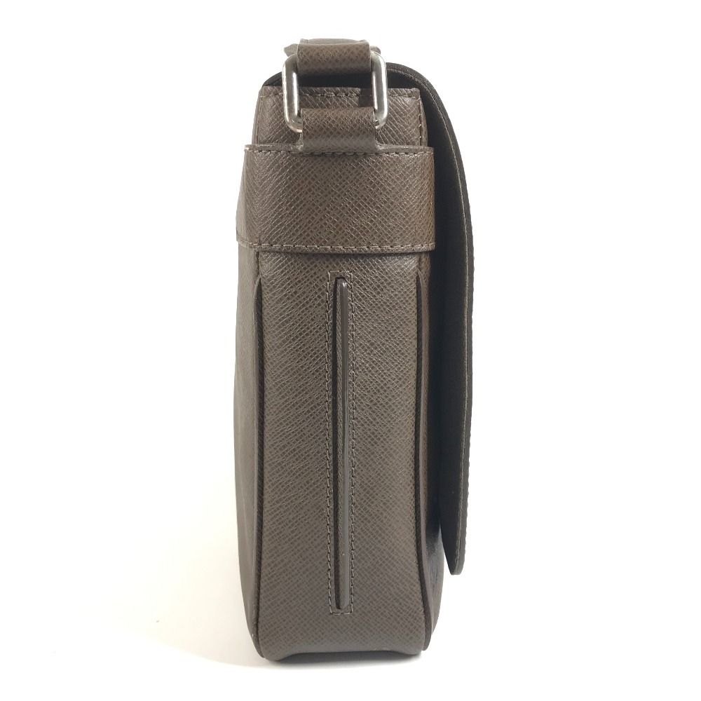Louis Vuitton Shoulder Bag Milo Taiga Leather Brown — view 4