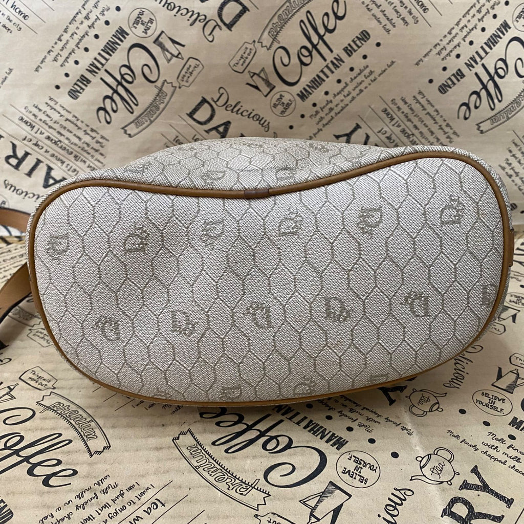Dior Shoulder Bag Drawstring Honeycomb White — view 4