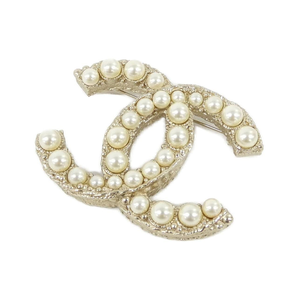 Chanel Brooch Gold