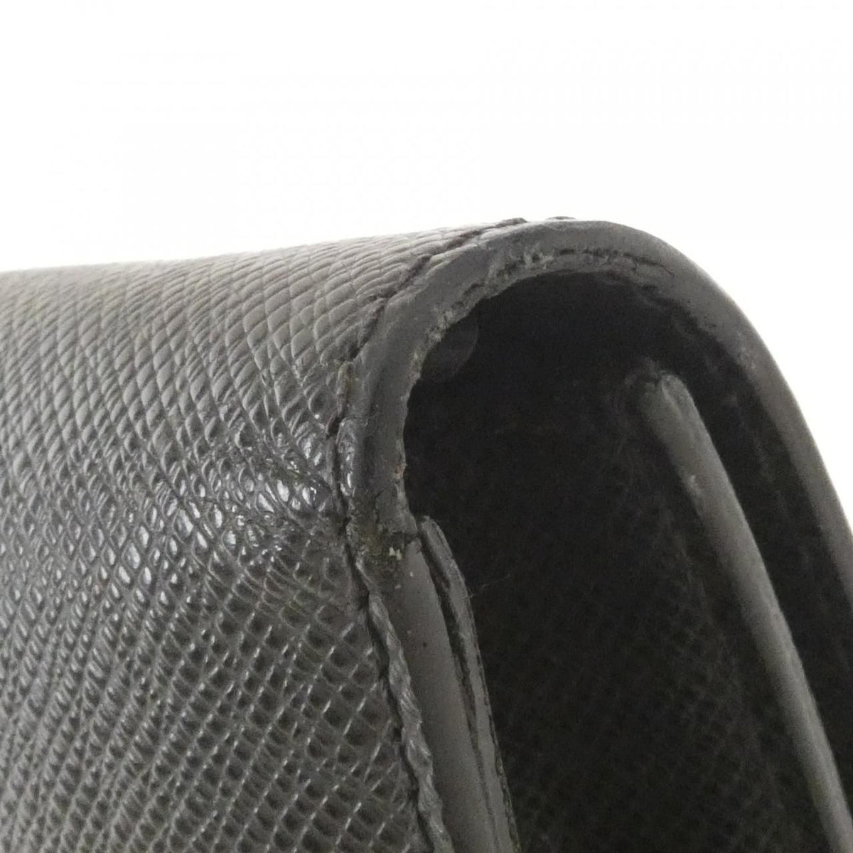 Louis Vuitton Taiga Belair Second — view 5