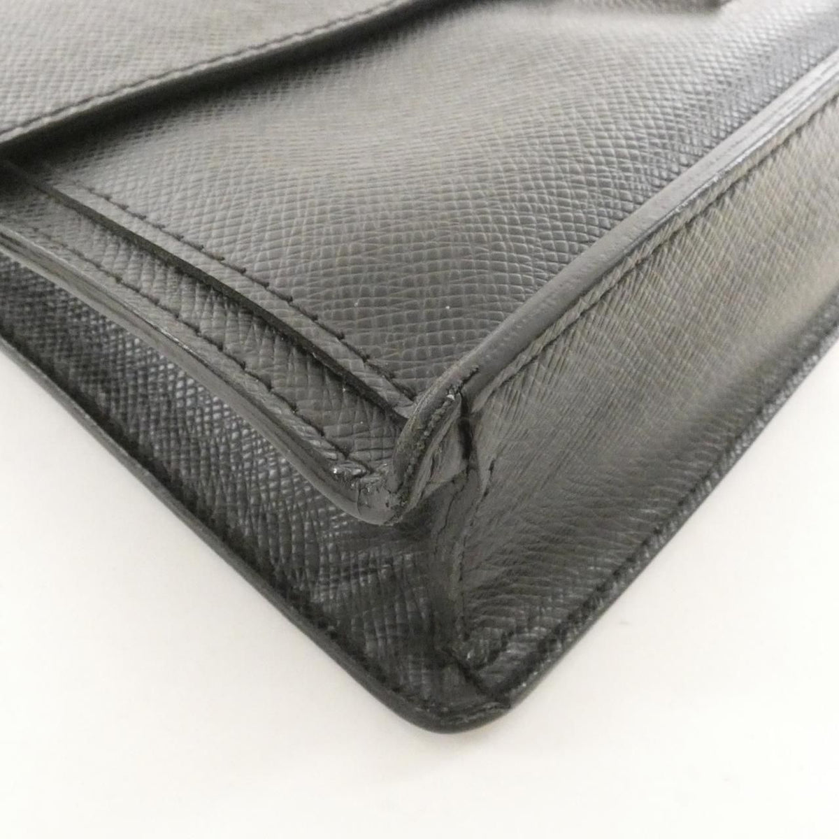Louis Vuitton Taiga Belair Second — view 3
