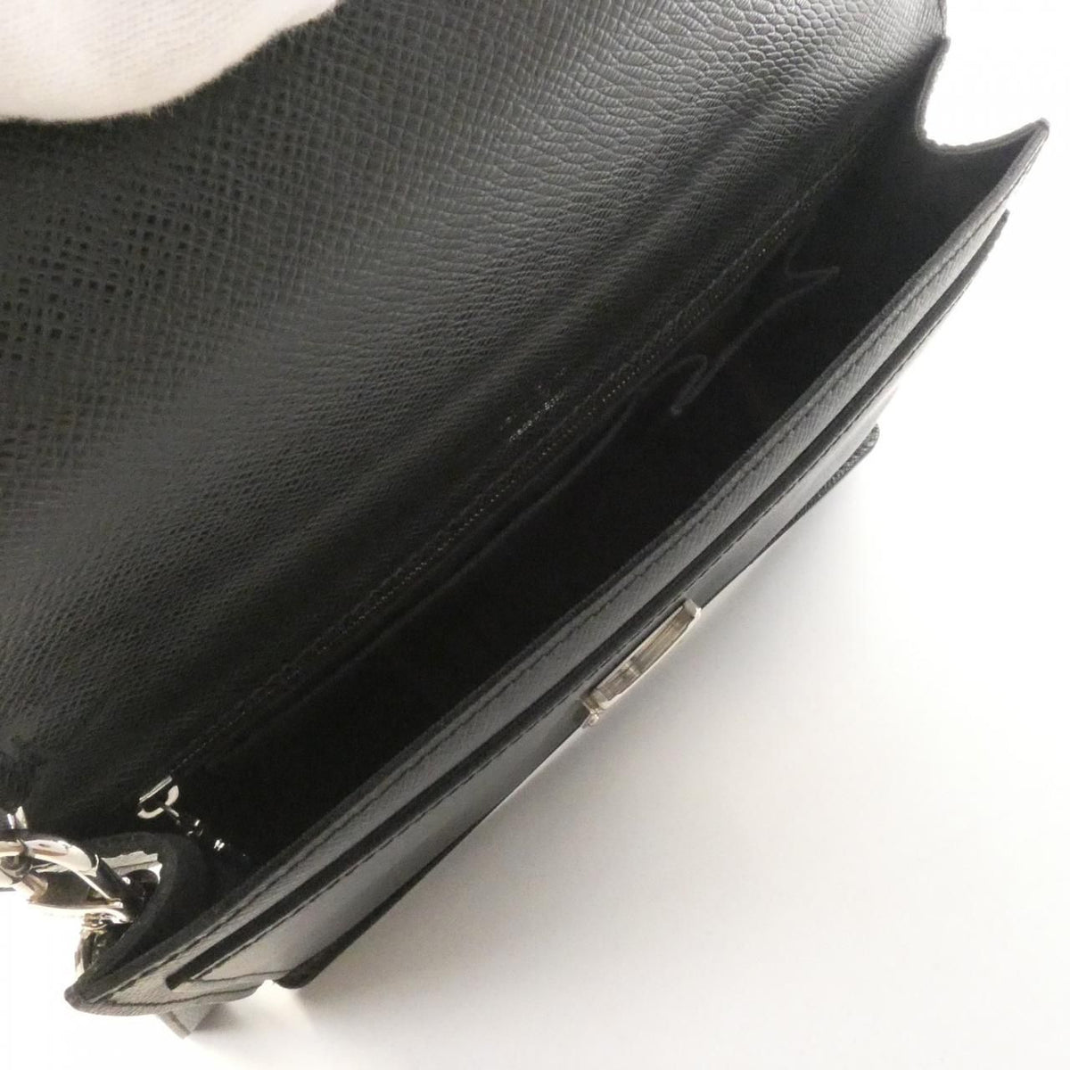 Louis Vuitton Taiga Belair Second — view 8