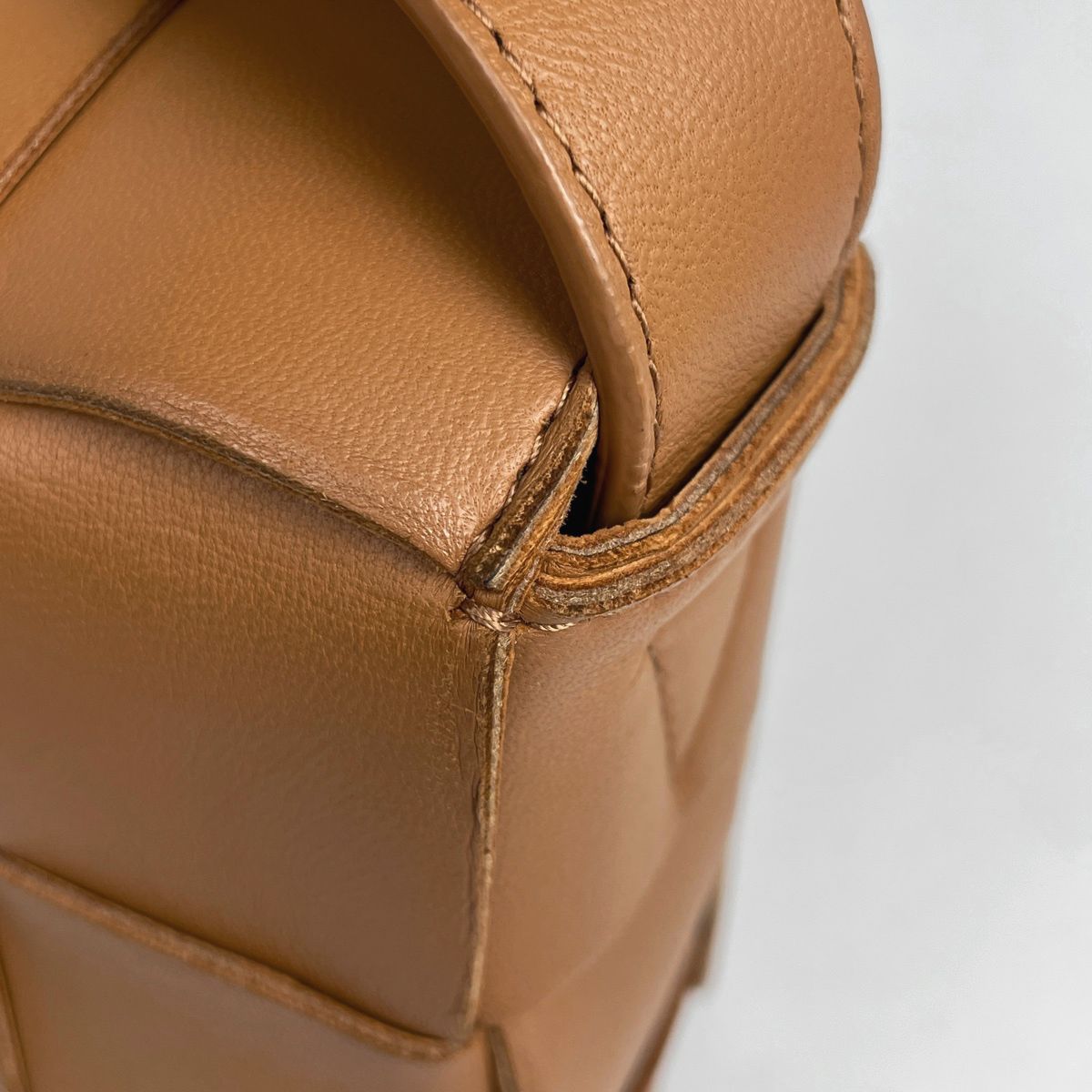 Bottega Veneta Cassette Shoulder Bag Maxi Intrecciato Leather Brown — view 5