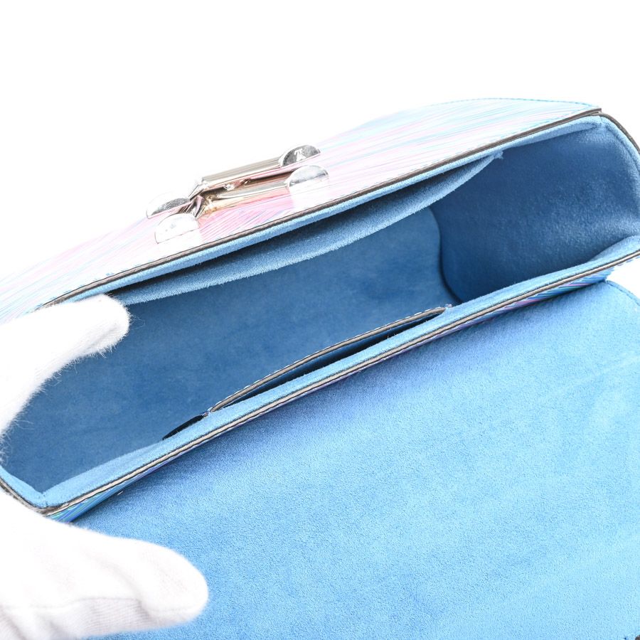 Louis Vuitton Shoulder Bag Twist MM — view 4