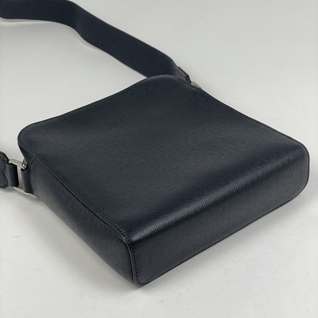 Louis Vuitton Anton Pochette Shoulder Bag Taiga Blue Marine — view 2
