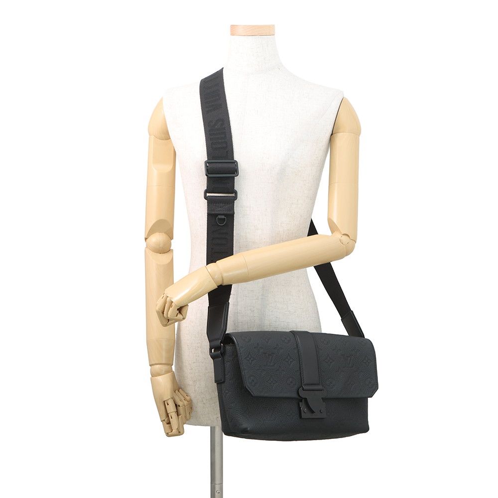 Louis Vuitton Shoulder Bag Monogram Taurillon S Cape Black — view 4