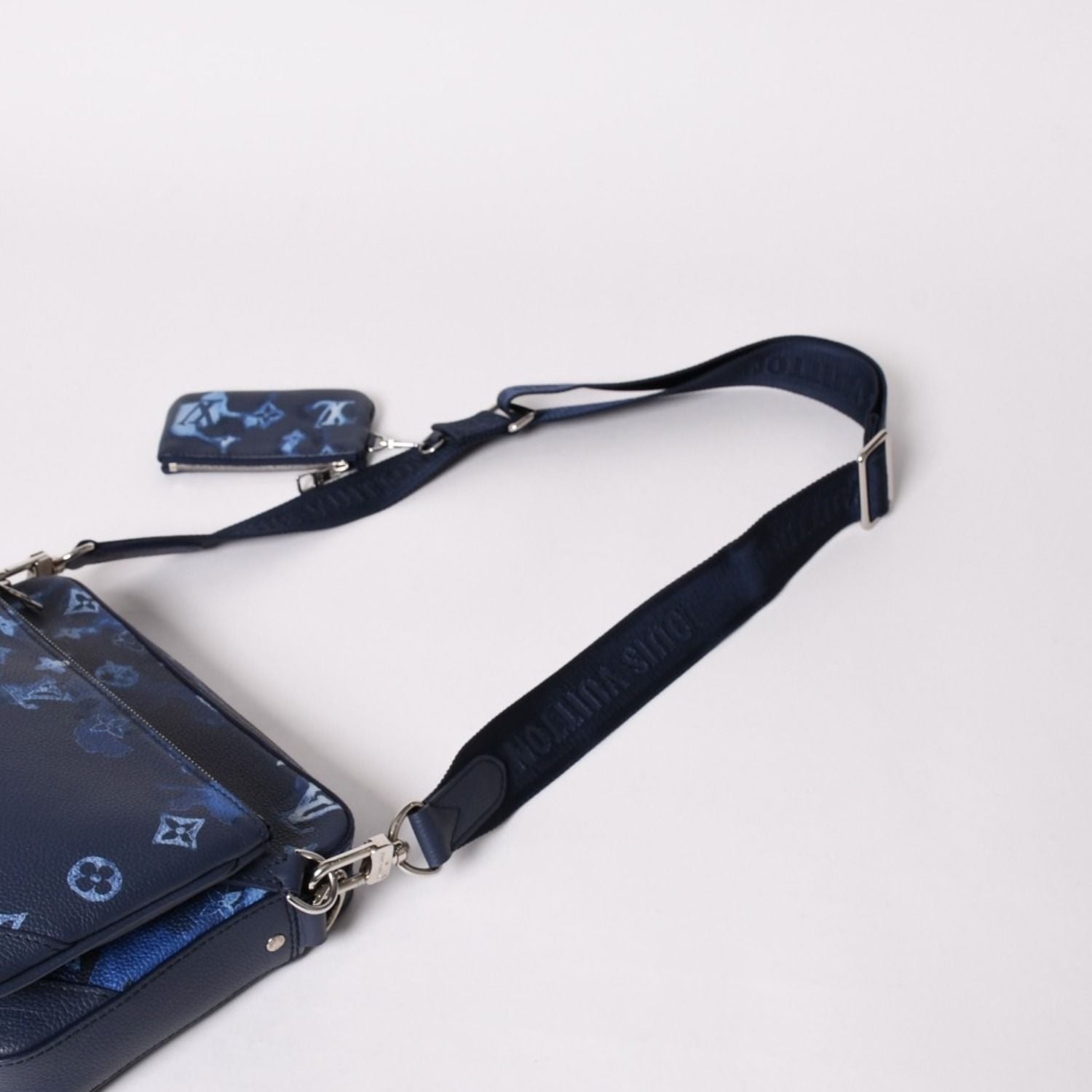 Louis Vuitton Monogram Water Color Trio Messenger Shoulder Bag Blue — view 7