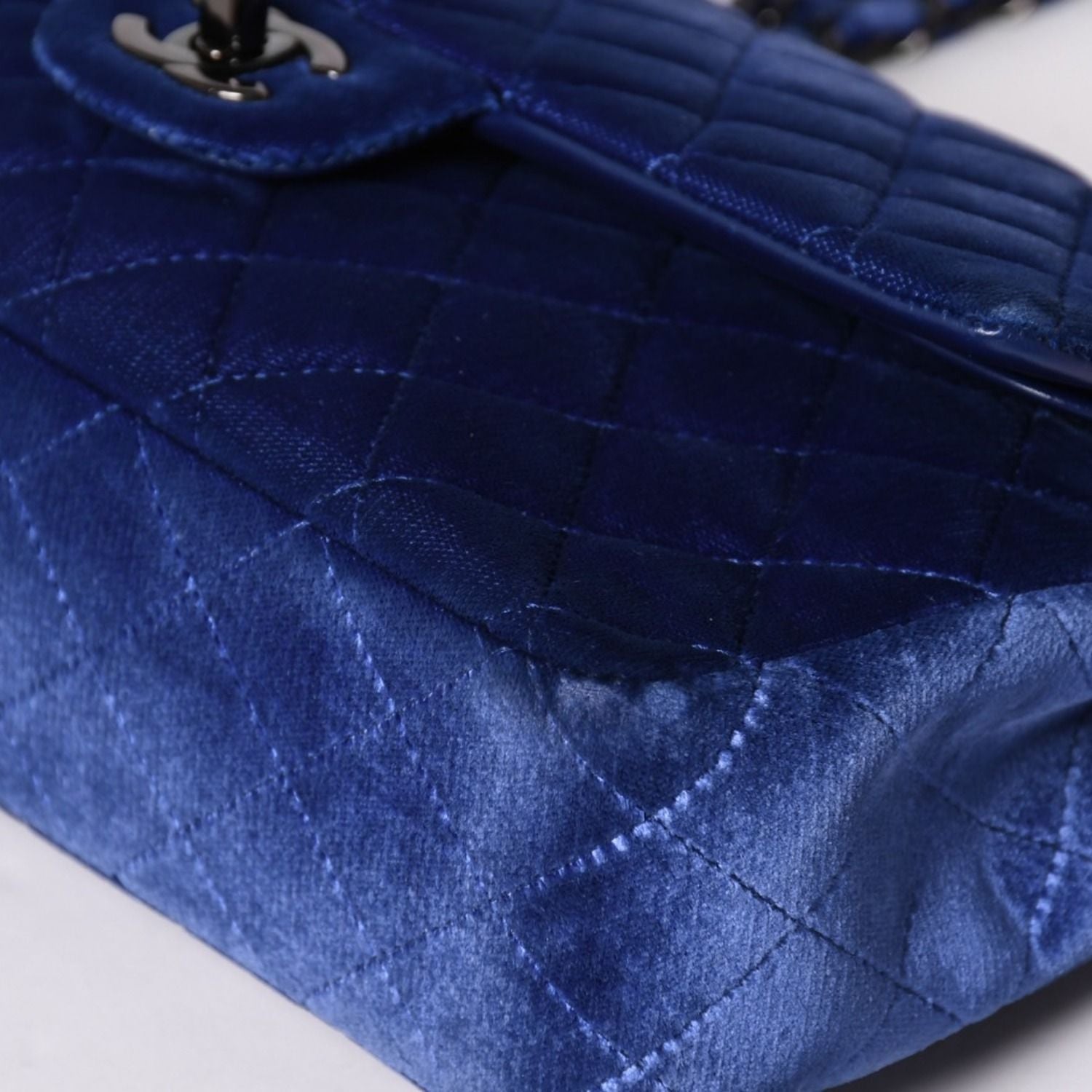 Chanel Quilted 25 Shoulder Bag Double Flap Velour Blue Black — view 8