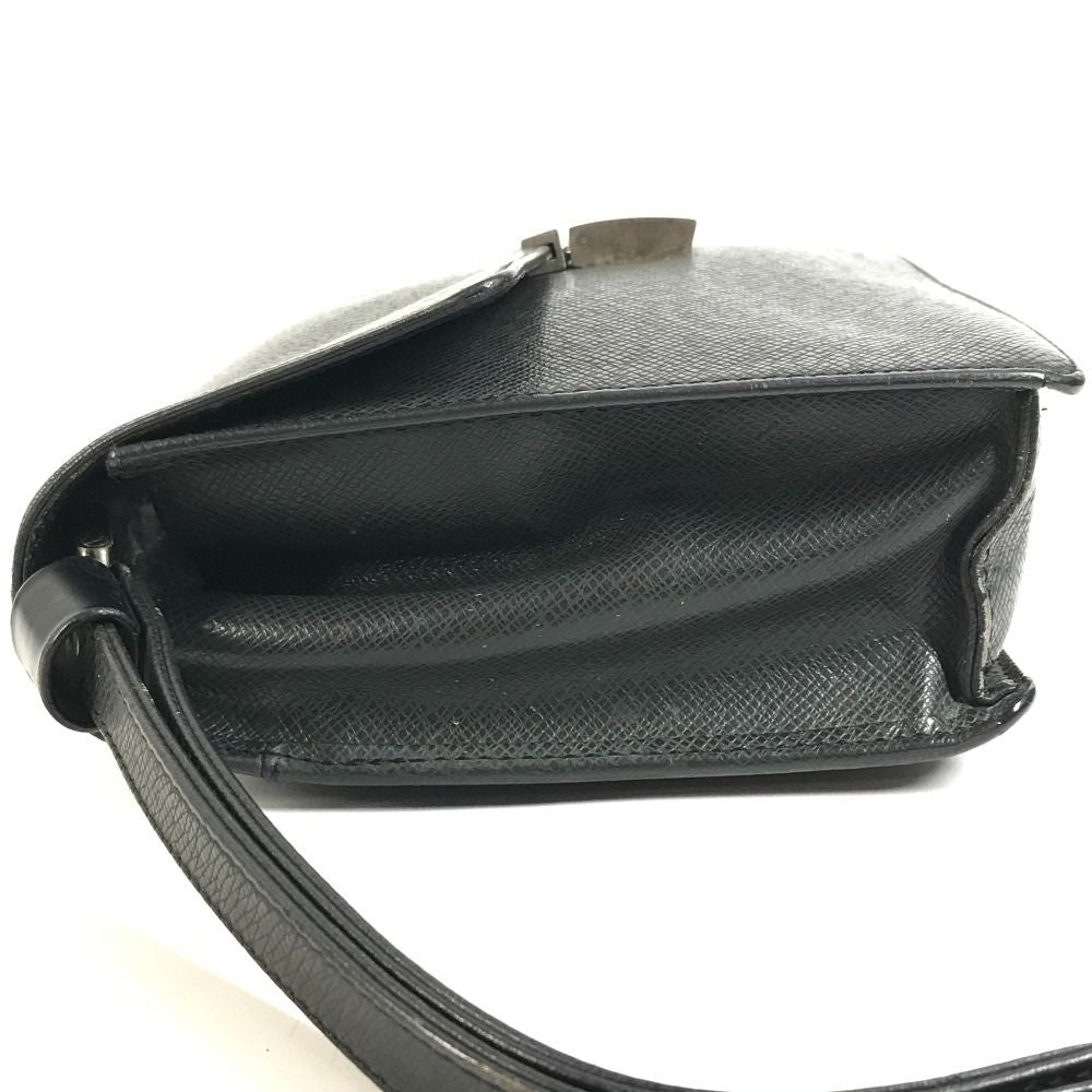 Louis Vuitton Second Bag Selenga Taiga Leather Ardoise Black — view 3