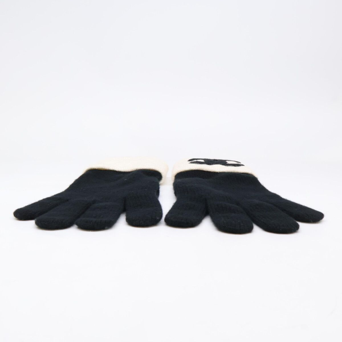 Chanel CC Logo Cashmere Knit Sweater Gloves — view 5