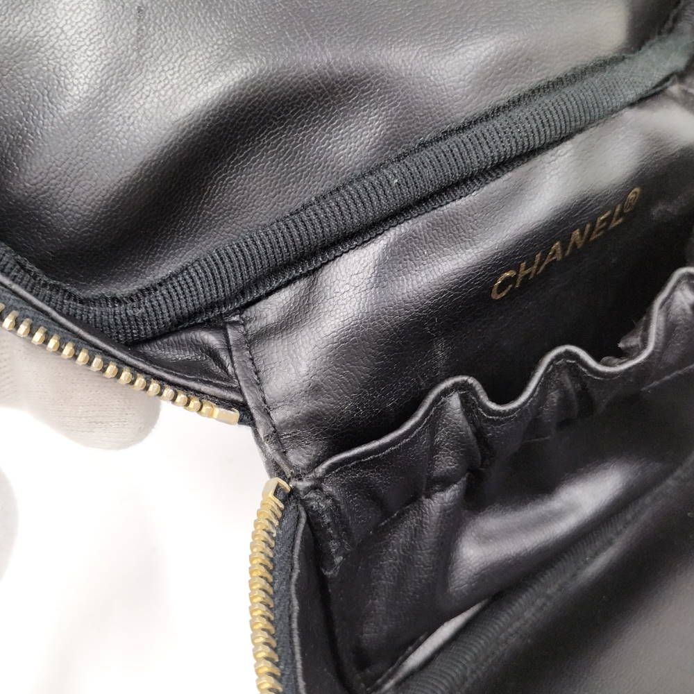 Chanel CC Logo Vanity Bag Caviar Leather Black — view 8