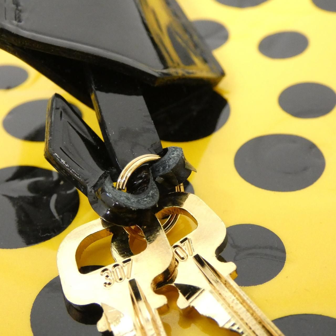 Louis Vuitton Dot Infinity Lock It — view 6