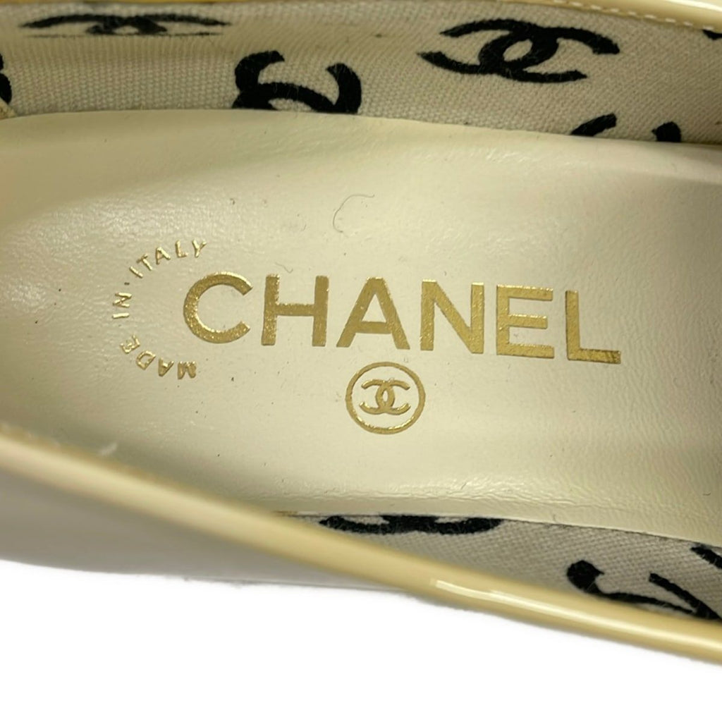Chanel Shoes 35.5 C Ivory Tassel CC Logo Leather — view 5