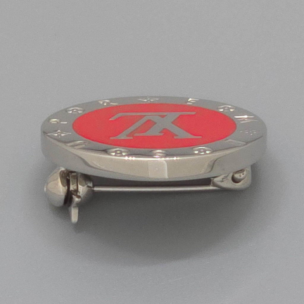 Louis Vuitton Supreme Collaboration Brooch LV Logo 1 of 3 Items Diameter 2.2 cm — view 4