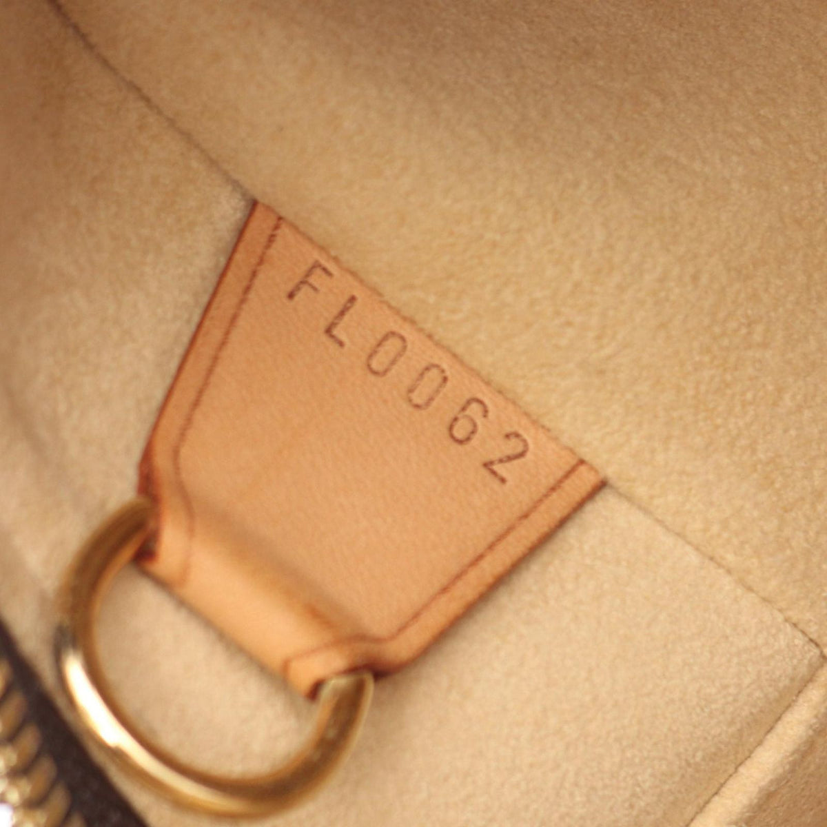 Louis Vuitton Shoulder Bag Cite GM Leather — view 5